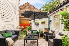 Dinbnb Apartments I Family Dream in Bergen I Playroom I Private Garden